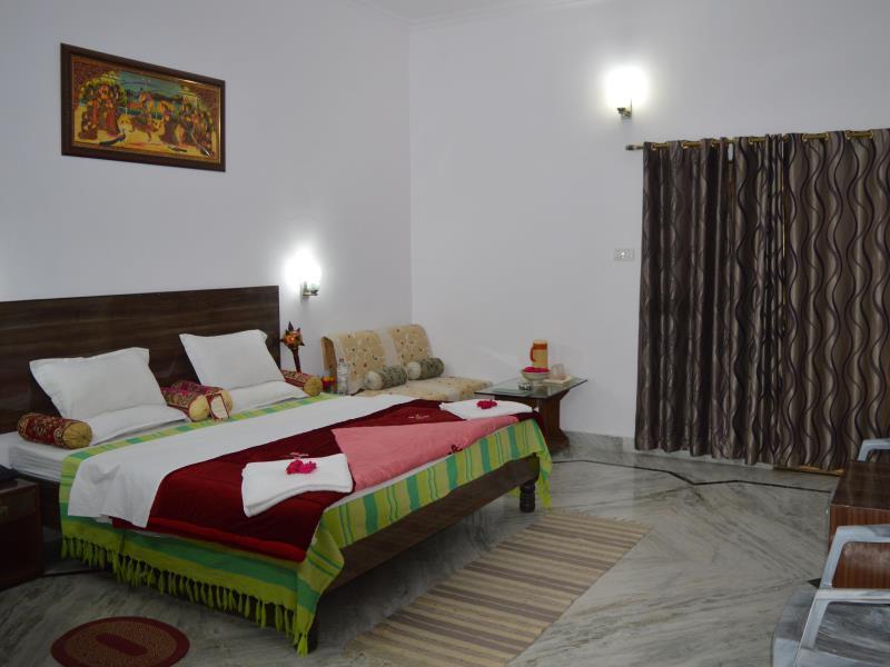 Hotel Surya Khajuraho Exterior photo